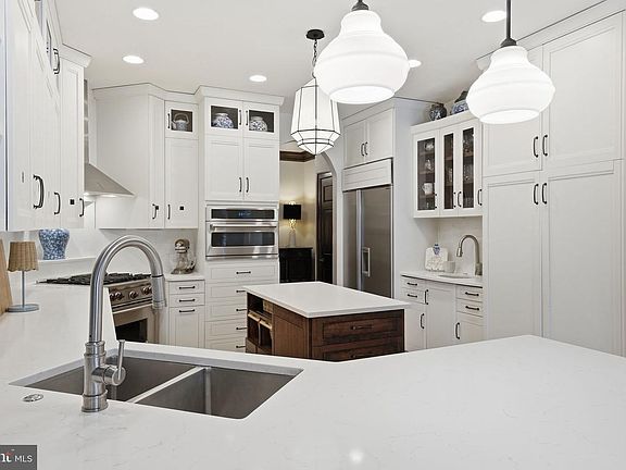 5th image of 11208 Knolls End