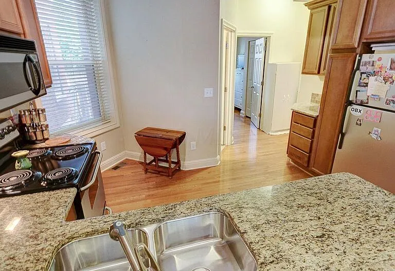 34 Buttles Ave — Photo 7