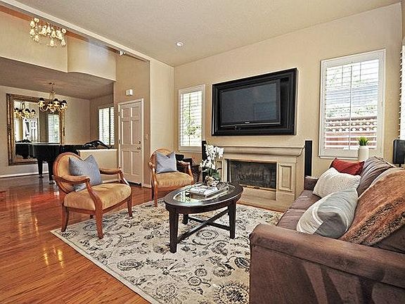 Spacious living room