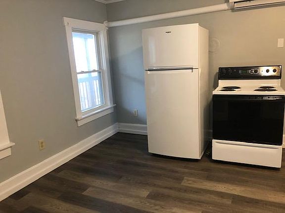3rd image of 117 1/2 High St #117-1/2