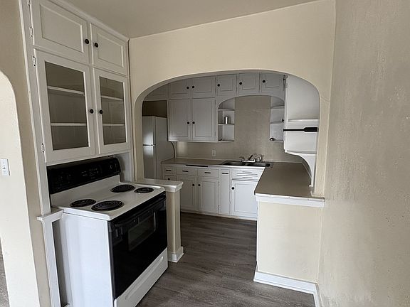 4th image of 711 Young St #11116829