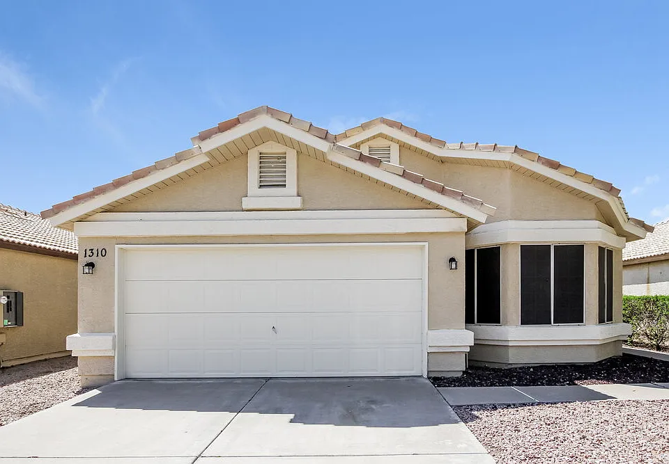 1310 N Blackstone Dr