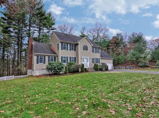93 Juniper Hill Dr, Raynham, MA 02767