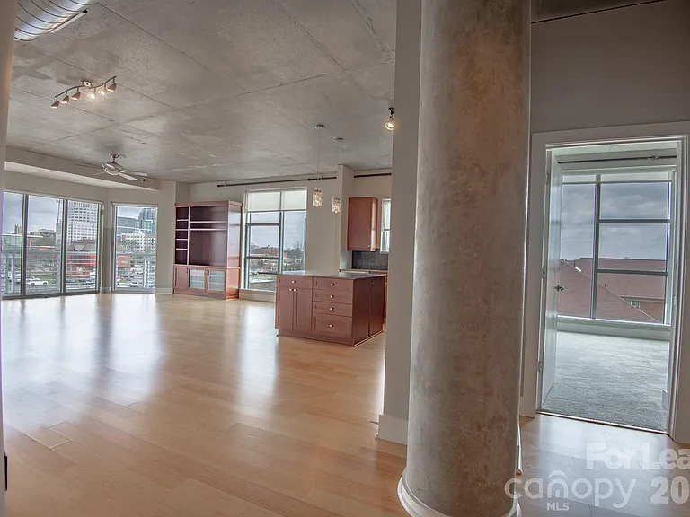 505 E 6th St #504 — Photo 9