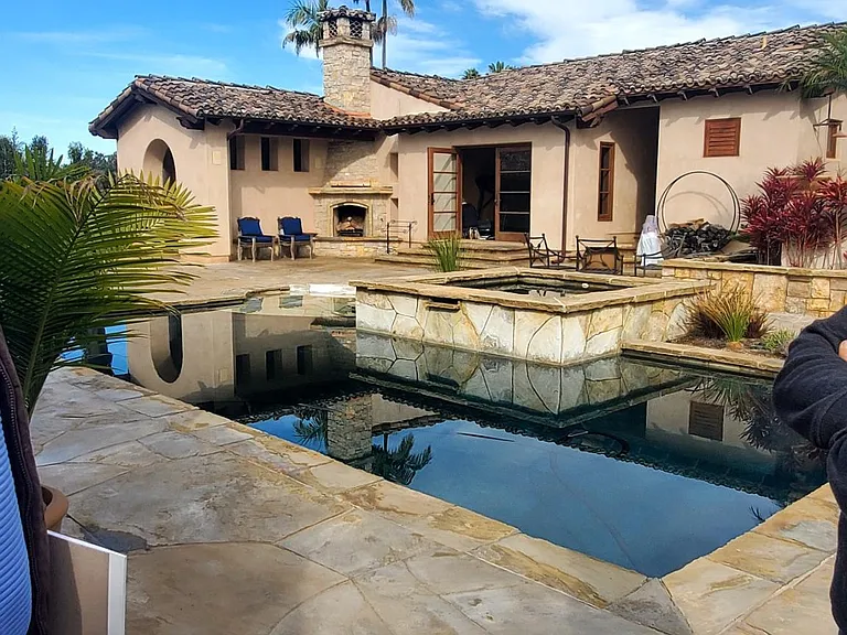 6858 Las Colinas — Photo 3