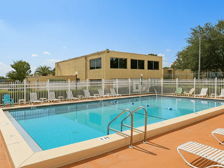 Aztec Villa Apartments — Photo 15