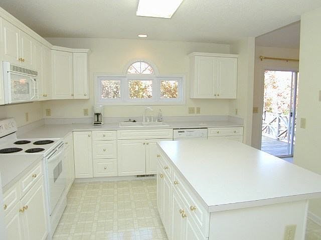 2nd image of 118 W Shenandoah Road
