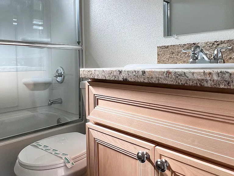 Florida Street Apartments — Photo 37