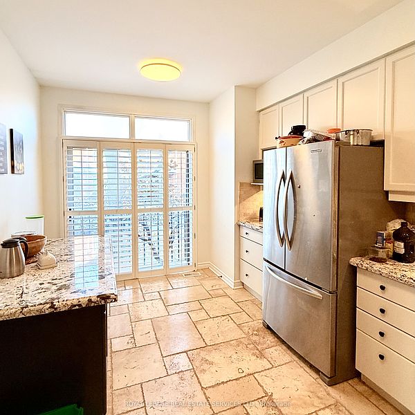 Oakville Townhouse for rent - 4 Bedrooms — photo 6