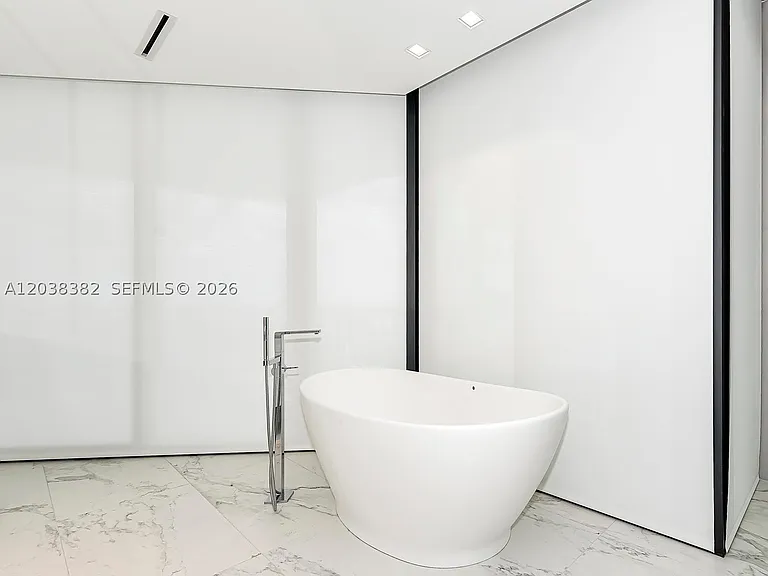 1000 Biscayne Blvd #2002 — Photo 25