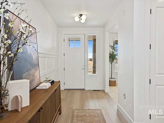 2nd image of 2560 N Palaestra Ave