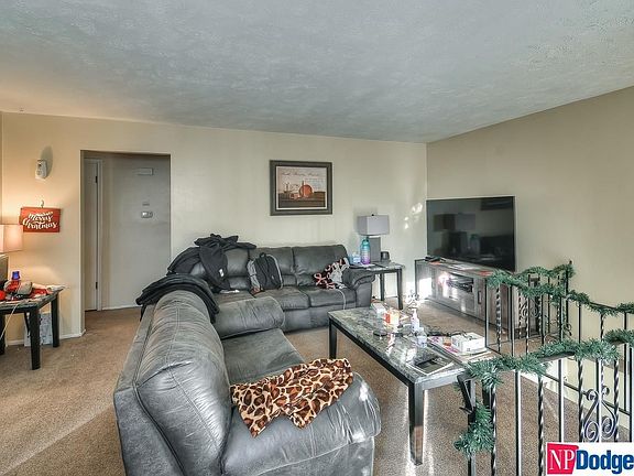 5th image of 9524-9526 Binney St