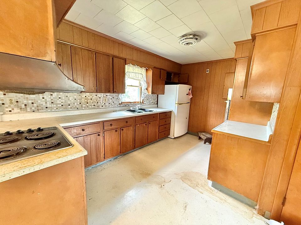 10th image of 1010 Betty Zane Rd.