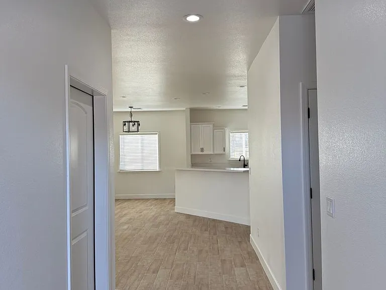 5640 S Desert Lakes Dr — Photo 3