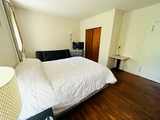 Rented by Bond New York | media 18