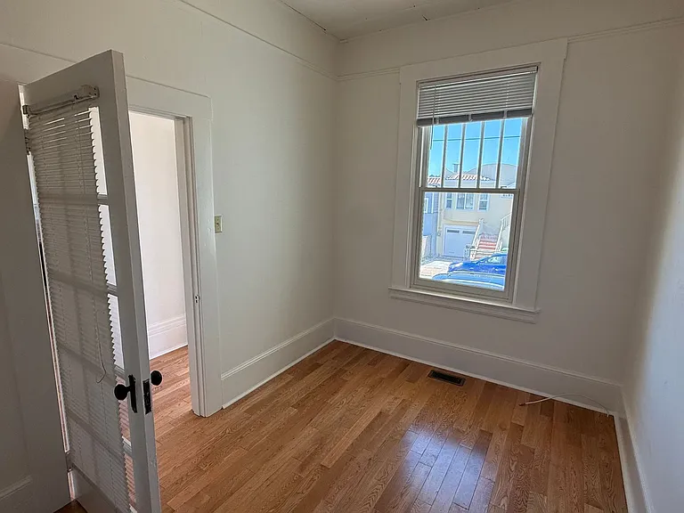 875 Huron Ave — Photo 6