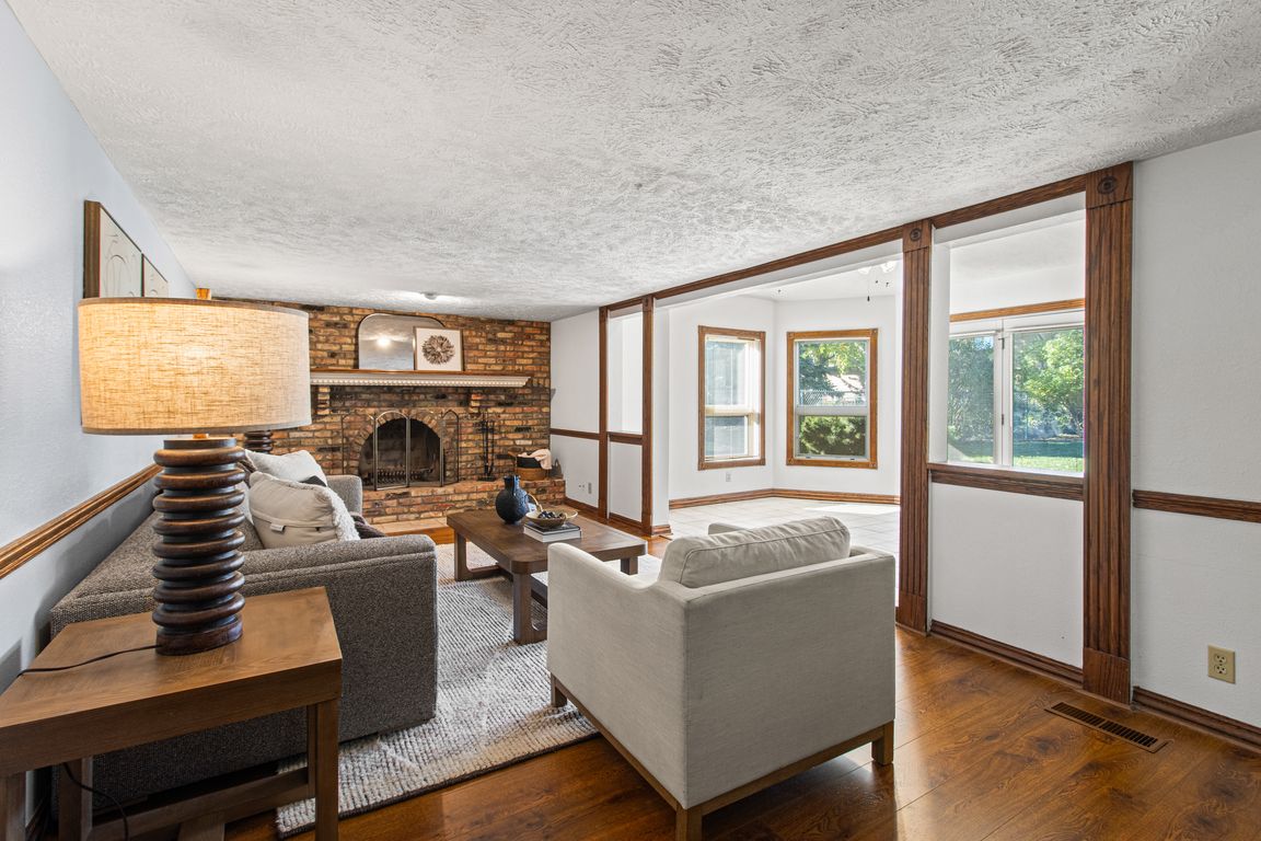 next background image