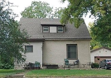 1st image of 401 1st St N