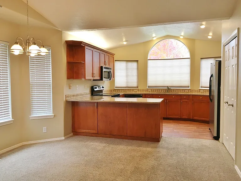 885 E Monarch St — Photo 8