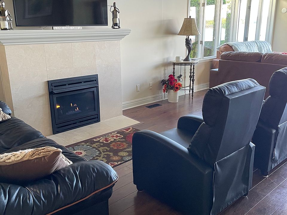 Living area/electric fireplace