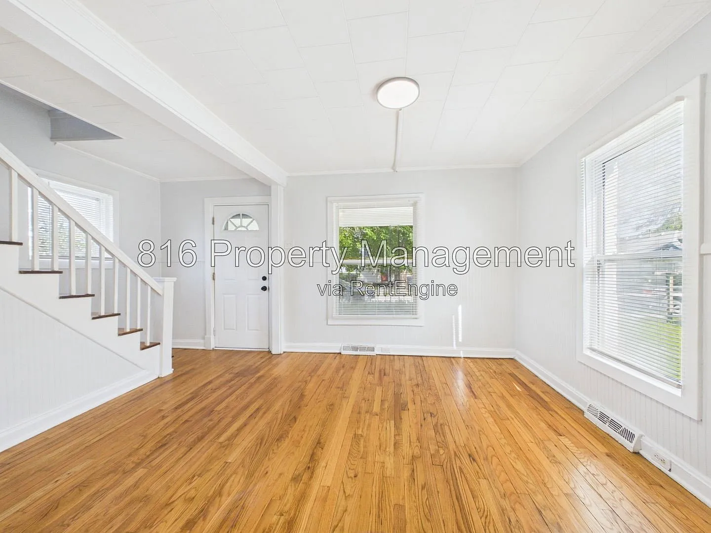 2 bed, 1.0 bath, 979 sqft, $1,250 — Photo 2