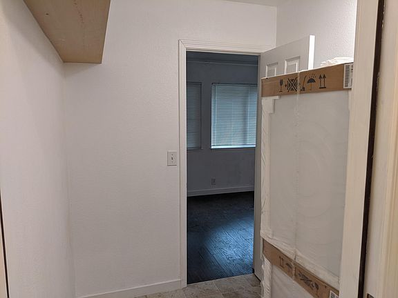 4th image of 215 E Okeefe St #12