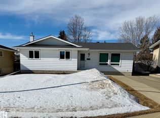 8 Guilford St, Strathcona County, AB T8A3H2