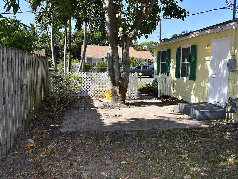 940 Bignonia Rd — Photo 10