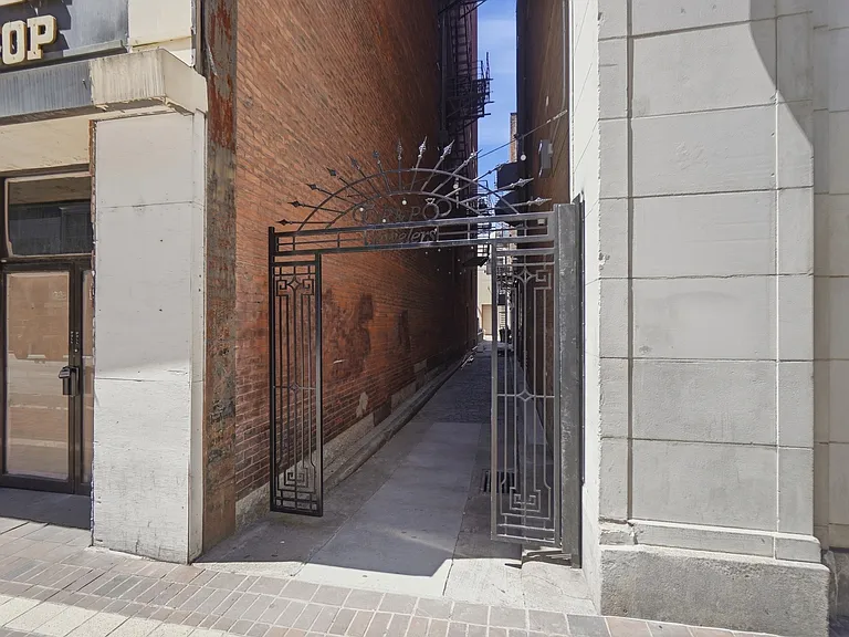 907 Main St #10 — Photo 36