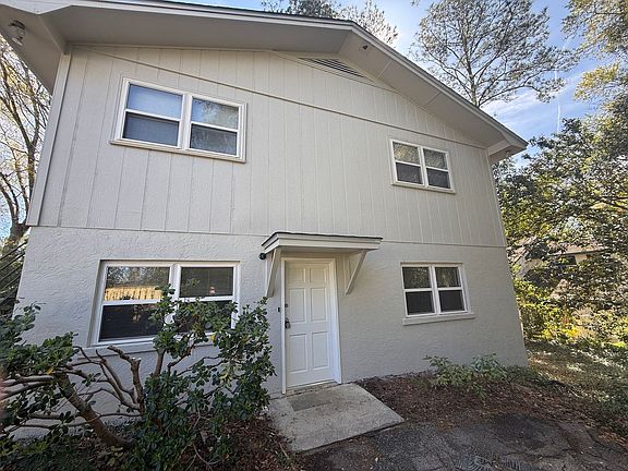 2nd image of 1503 Valley Rd APT C