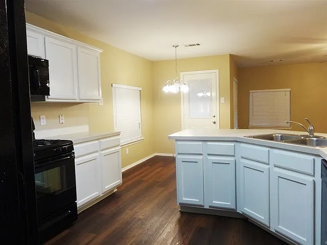 3 bed, 2.0 bath, 1589 sqft, $1,970 — Photo 3