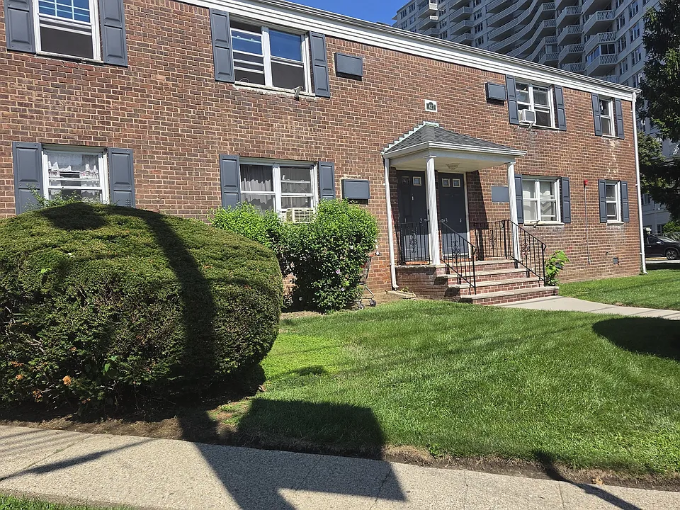 421 Main St #2