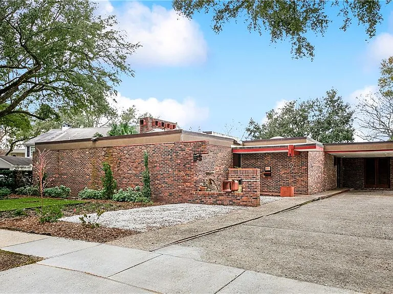 9 Park Island Dr — Photo 1