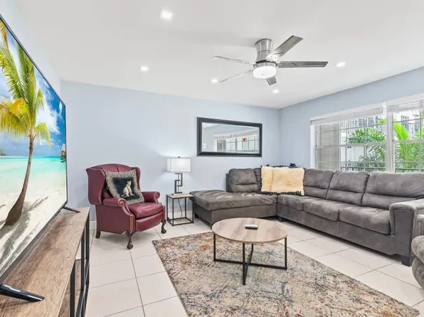 2424 NE 9th St, Fort Lauderdale, FL