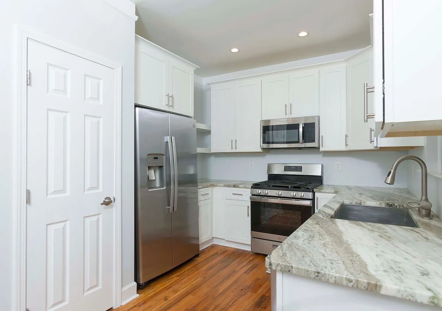 4 bed, 1400 sqft, $2,450 — Photo 3