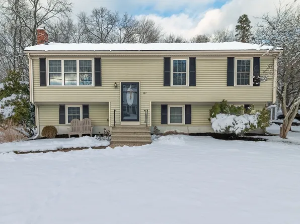 87 Tanglewood Dr, Attleboro, MA 02703