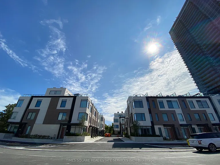 1050 Portage Pkwy #Townhouse 32 — Photo 2