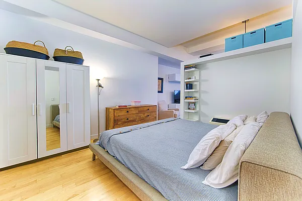Rented by Brown Harris Stevens | media 23