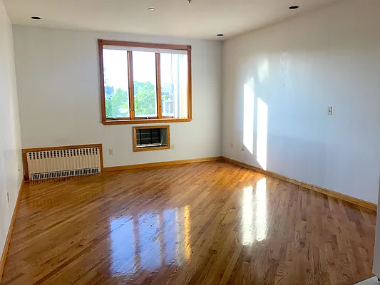 Rented by Capri Jet Realty Corp | media 23