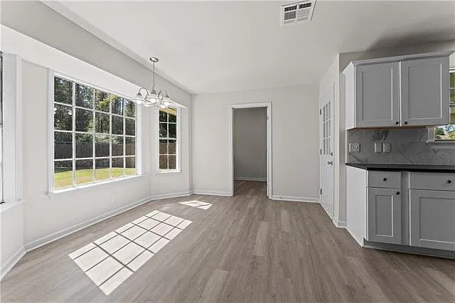 3 bed, 2.0 bath, 2000 sqft, $1,975 — Photo 4