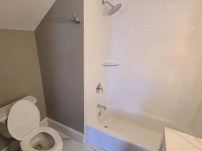 405 W State St — Photo 15