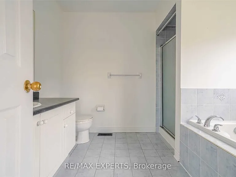 33 Saltspring Dr — Photo 17