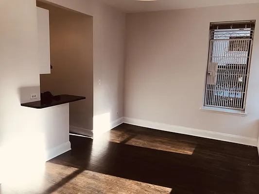 Rented by Metropolis Real Estate of Manhattan | media 9