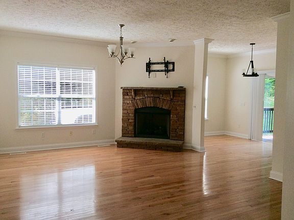 3rd image of 9 Droptine Dr