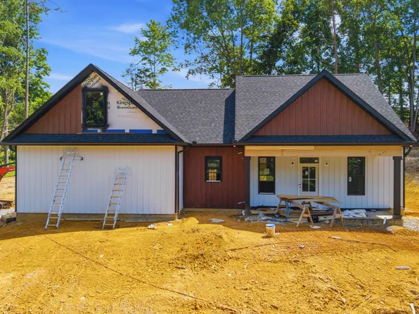 136 Cove Springs Dr, Dandridge, TN 37725