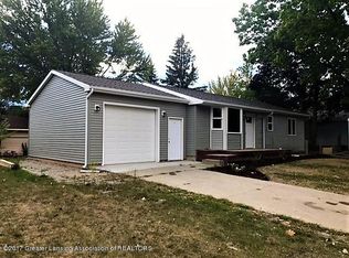 5808 Oak Knoll Dr, Lansing, MI 48911