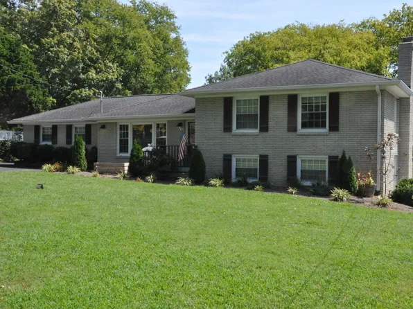 136 Clearview Cir, Hendersonville, TN 37075