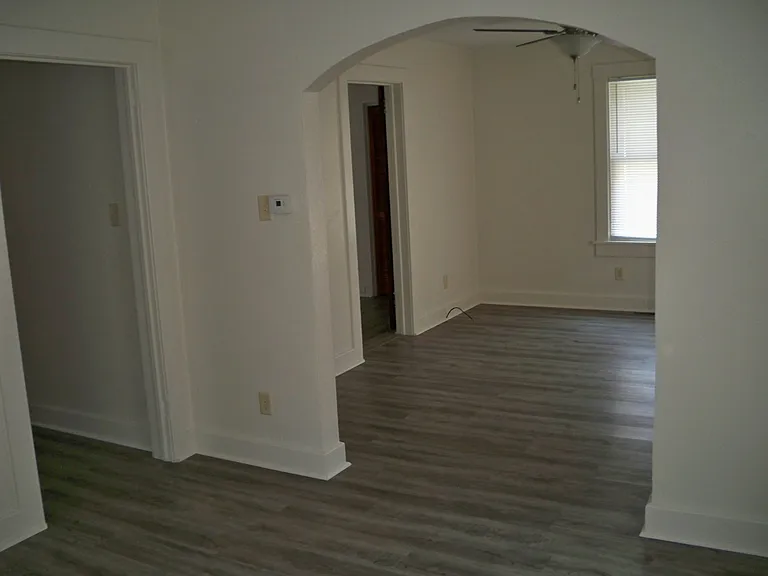 321 W Cedar St — Photo 4