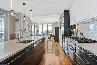 Sold by Avenue Sotheby's International Realty