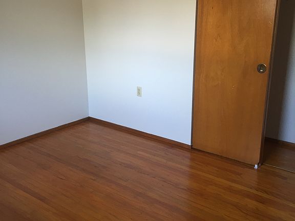 5th image of 617 Oak St